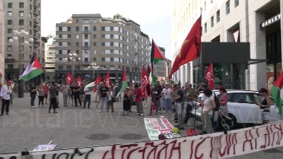 Scene from Milano, proPal in piazza: "Riyad Albustanji trasferito a Sassari per ricevere cure"