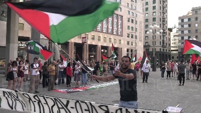 Scene from Milano, proPal in piazza: "Riyad Albustanji trasferito a Sassari per ricevere cure"