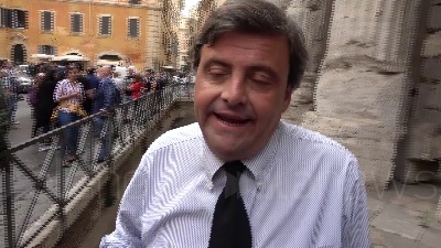 Scene from Calenda: "Governo andrà a casa e accollerà ad altri finanziaria"