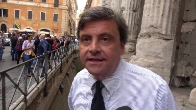 Scene from Calenda: "Governo andrà a casa e accollerà ad altri finanziaria"
