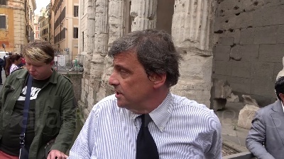 Scene from Calenda: "Governo andrà a casa e accollerà ad altri finanziaria"