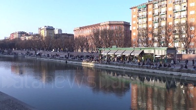 Scene from Covid, Milano in zona 'arancione rafforzato' ma Darsena e Navigli affollati