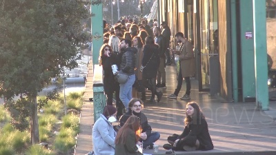 Scene from Covid, Milano in zona 'arancione rafforzato' ma Darsena e Navigli affollati