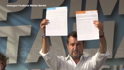 Scene from Giustizia, Salvini mostra in anteprima i moduli per la raccolta firme per i referendum