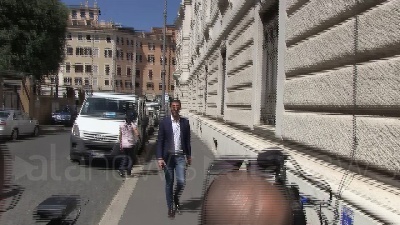 Scene from Villarosa: "Non potrei mai fare governo con la Boschi"
