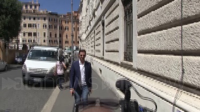 Scene from Villarosa: "Non potrei mai fare governo con la Boschi"