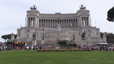 Scene from Dopo Spelacchio ecco Lupacchia