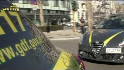 Scene from Tangenti su protesi dentali, mazzette anche in un mappamondo