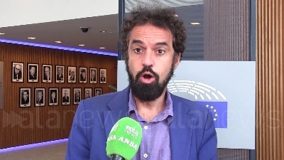 Scene from Energia, Giarrusso: "Investire su energia solare ed eolica offshore"