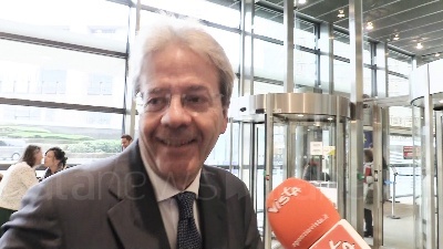 Scene from Gentiloni: "Non vedo l'ora di iniziare"