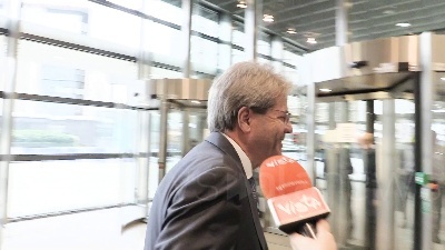 Scene from Gentiloni: "Non vedo l'ora di iniziare"