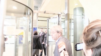 Scene from Gentiloni: "Non vedo l'ora di iniziare"