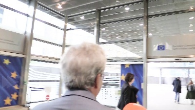 Scene from Gentiloni: "Non vedo l'ora di iniziare"