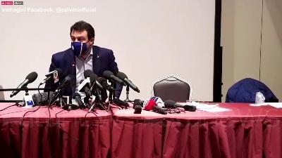 Scene from Salvini: "Prima si vota meglio è, ma dopo il Covid"