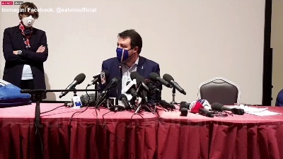 Scene from Salvini: "Prima si vota meglio è, ma dopo il Covid"