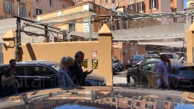 Scene from Crisi Governo, Barelli "Mi sembra forzato dire che Forza Italia non esiste più"