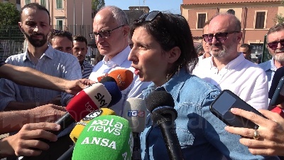 Scene from Schlein: "Piena solidarietà alla comunità di Spin Time"