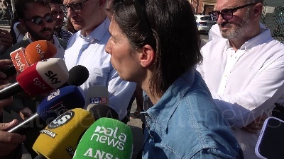 Scene from Schlein: "Piena solidarietà alla comunità di Spin Time"