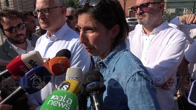 Scene from Schlein: "Piena solidarietà alla comunità di Spin Time"