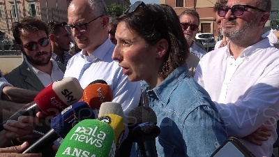 Scene from Schlein: "Piena solidarietà alla comunità di Spin Time"