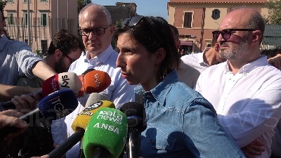 Scene from Schlein: "Piena solidarietà alla comunità di Spin Time"