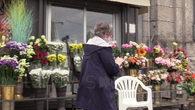 Scene from Fase 2, riaperti i cimiteri a Milano: si torna a far visita ai defunti