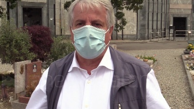 Scene from Fase 2, riaperti i cimiteri a Milano: si torna a far visita ai defunti