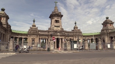 Scene from Fase 2, riaperti i cimiteri a Milano: si torna a far visita ai defunti