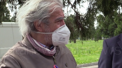 Scene from Fase 2, riaperti i cimiteri a Milano: si torna a far visita ai defunti