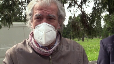 Scene from Fase 2, riaperti i cimiteri a Milano: si torna a far visita ai defunti