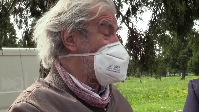 Scene from Fase 2, riaperti i cimiteri a Milano: si torna a far visita ai defunti