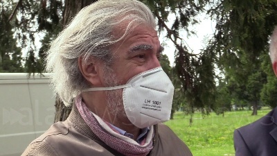 Scene from Fase 2, riaperti i cimiteri a Milano: si torna a far visita ai defunti