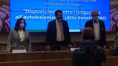 Scene from Lega, presentato il disegno di legge 'Disposizioni contro l'istigazione all'autolesionismo'