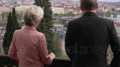 Scene from La presidente della Commissione europea arriva a Praga
