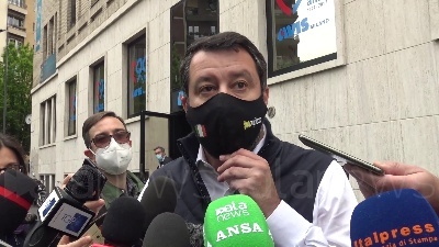 Scene from Fondi Lega, Salvini: "Più che bufera è un venticello, Durigon non deve dimettersi"
