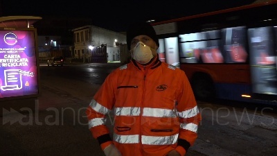 Scene from Coronavirus, l'allarme dei netturbini: "Per noi rischio contagio altissimo"