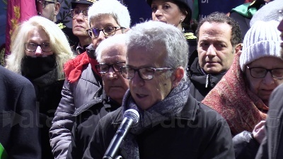Scene from P.Fontana, minuto di silenzio e lettura dei nomi delle vittime