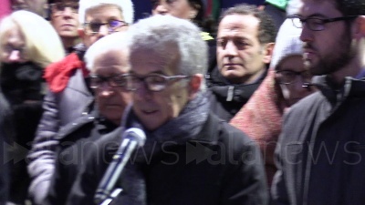 Scene from P.Fontana, minuto di silenzio e lettura dei nomi delle vittime
