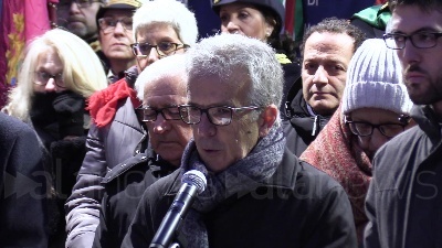 Scene from P.Fontana, minuto di silenzio e lettura dei nomi delle vittime