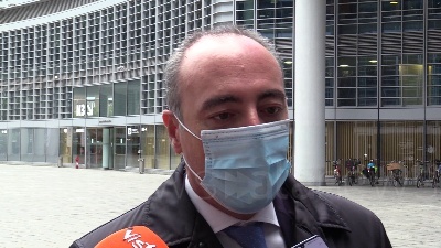 Scene from Vaccino antinfluenzale, Gallera: "Si parte da metà ottobre, priorità a soggetti fragili"