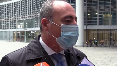 Scene from Vaccino antinfluenzale, Gallera: "Si parte da metà ottobre, priorità a soggetti fragili"