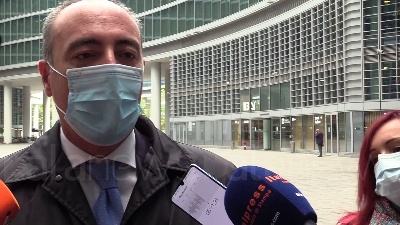 Scene from Vaccino antinfluenzale, Gallera: "Si parte da metà ottobre, priorità a soggetti fragili"