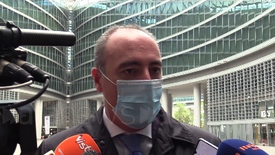 Scene from Vaccino antinfluenzale, Gallera: "Si parte da metà ottobre, priorità a soggetti fragili"