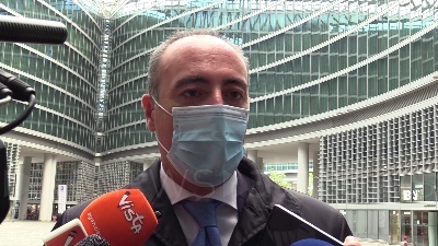 Scene from Vaccino antinfluenzale, Gallera: "Si parte da metà ottobre, priorità a soggetti fragili"
