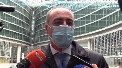 Scene from Vaccino antinfluenzale, Gallera: "Si parte da metà ottobre, priorità a soggetti fragili"