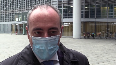 Scene from Vaccino antinfluenzale, Gallera: "Si parte da metà ottobre, priorità a soggetti fragili"