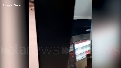 Scene from Bruxelles, donna spinta sui binari della metro: il treno si ferma per un soffio