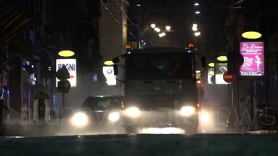 Scene from Coronavirus, task force notturna a Napoli per igienizzare le strade