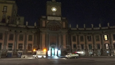 Scene from Coronavirus, task force notturna a Napoli per igienizzare le strade