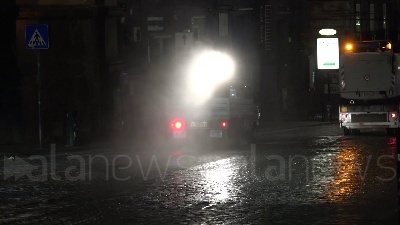 Scene from Coronavirus, task force notturna a Napoli per igienizzare le strade